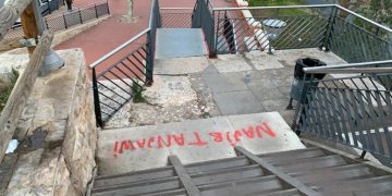 Enxampen tres menors després d’haver fet pintades al pont de la Via Verda a Tortosa