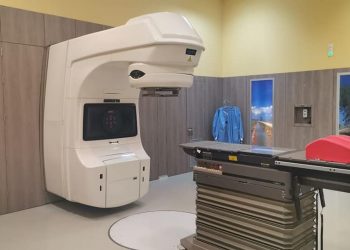 La instal·lació del nou accelerador lineal a l’hospital de la Santa Creu de Jesús, a punt