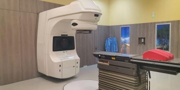 La instal·lació del nou accelerador lineal a l’hospital de la Santa Creu de Jesús, a punt