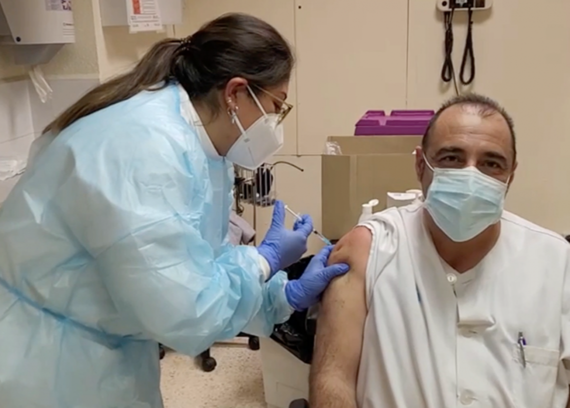 Salut espera vacunar 450 professionals sanitaris de l’Ebre en una setmana