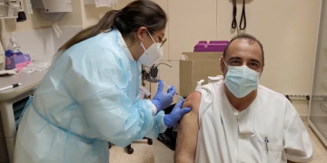 Salut espera vacunar 450 professionals sanitaris de l’Ebre en una setmana