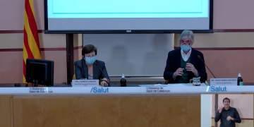 Expedienten tres infermeres per haver ofert la vacuna a familiars seus