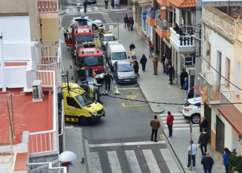 Un ferit lleu en un accident amb un cotxe bolcat al centre de la Ràpita