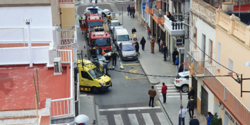 Un ferit lleu en un accident amb un cotxe bolcat al centre de la Ràpita