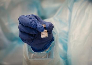 Salut diu que el cas de les infermeres és ‘un fet aïllat’ que no afecta el pla de vacunació