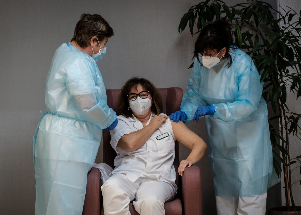 Salut ja ha vacunat 139 persones a les Terres de l’Ebre, on puja el risc de rebrot