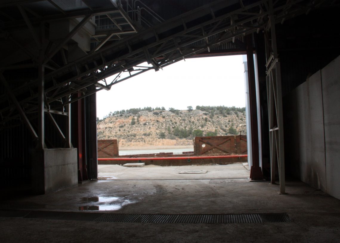 L’edifici de la planta de tractament de Flix servirà per captar empreses químiques