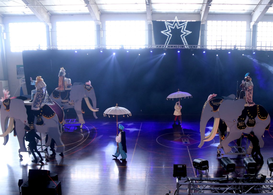 Els Reis Mags avancen l’arribada a Tortosa amb un espectacle al pavelló de Ferreries