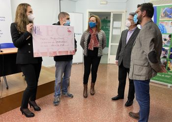 La patronal AECE dóna 600 euros al projecte Emma per investigar el càncer de mama