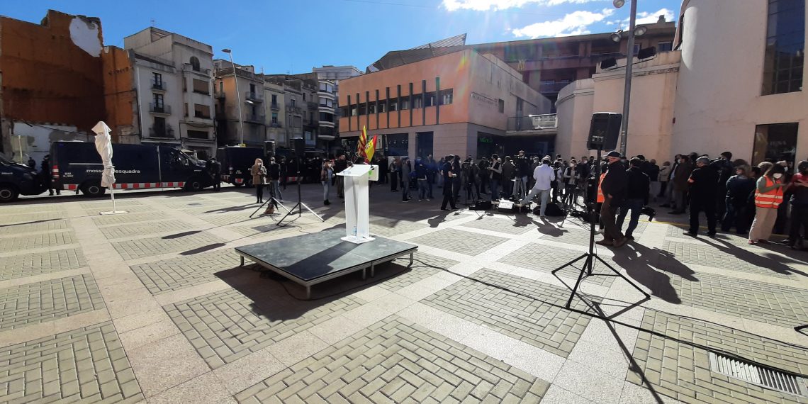 📷 Així ha anat l’acte d’Abascal a Tortosa i la protesta contra la presència de Vox