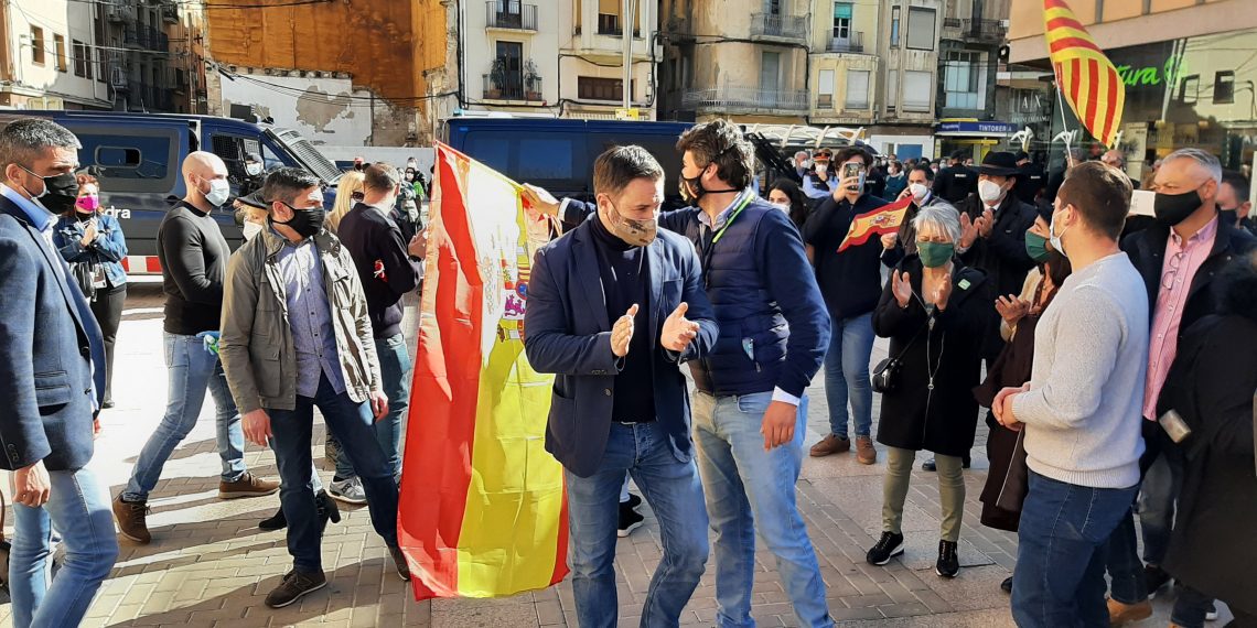 📷 Així ha anat l’acte d’Abascal a Tortosa i la protesta contra la presència de Vox