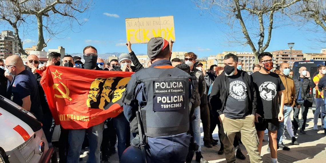 📷 Així ha anat l’acte d’Abascal a Tortosa i la protesta contra la presència de Vox