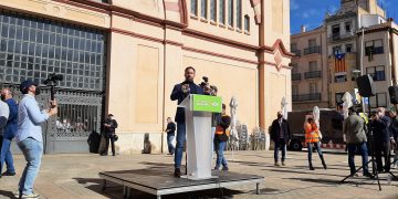 📷 Així ha anat l’acte d’Abascal a Tortosa i la protesta contra la presència de Vox