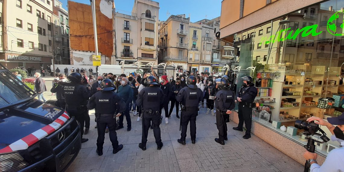 📷 Així ha anat l’acte d’Abascal a Tortosa i la protesta contra la presència de Vox