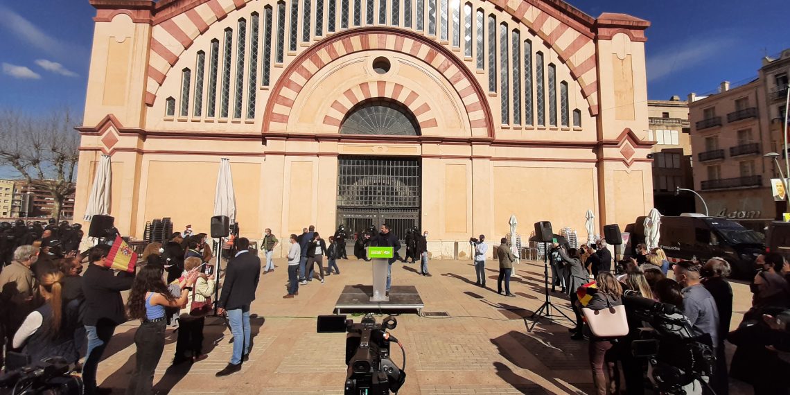 📷 Així ha anat l’acte d’Abascal a Tortosa i la protesta contra la presència de Vox