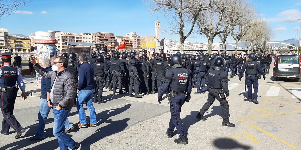 📷 Així ha anat l’acte d’Abascal a Tortosa i la protesta contra la presència de Vox