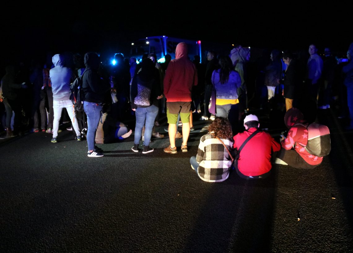 Compareixen als jutjats de Tortosa set dels 26 investigats per tallar l’AP-7 a l’Aldea