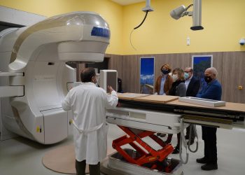 Salut instal·la el nou accelerador lineal a la Unitat de Radioteràpia de l’hospital de Jesús
