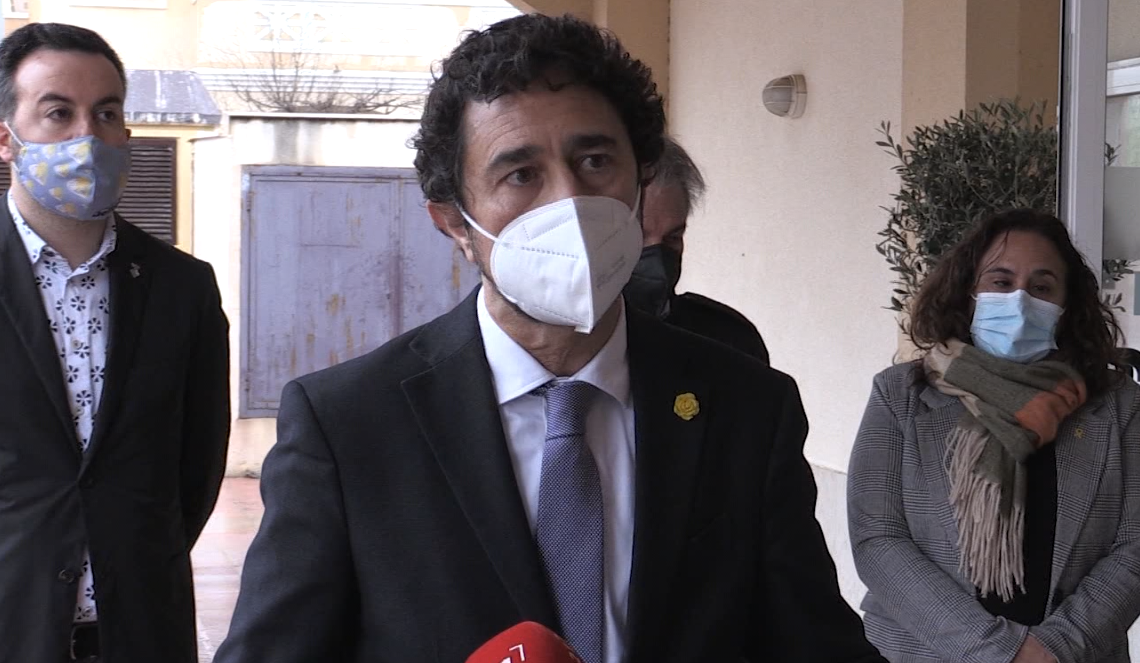 Calvet defensa que el decret de renovables sí que evita la massificació de projectes