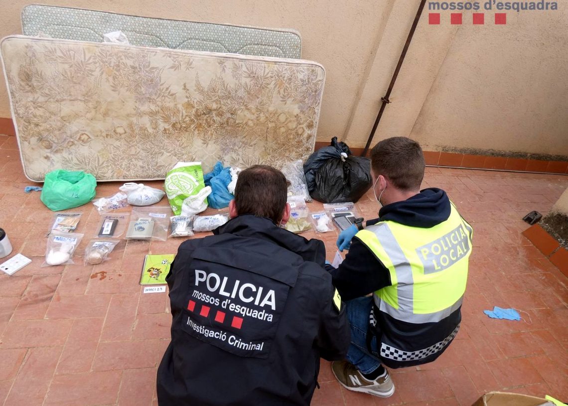 Desarticulat un punt de venda de droga a Tortosa en un pis del nucli històric