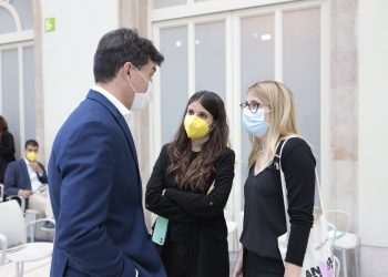 L’abstenció de Junts obliga ERC a negociar amb la data límit del 26 de maig