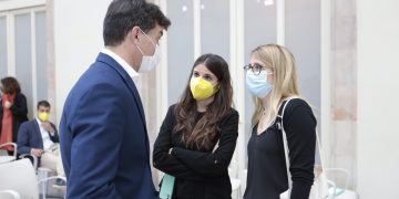 L’abstenció de Junts obliga ERC a negociar amb la data límit del 26 de maig