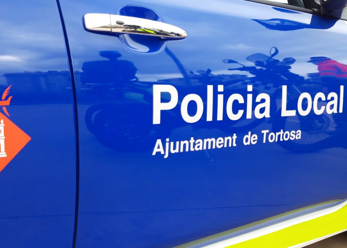 Denuncien 19 jóvens per fer una botellada a Bítem de matinada