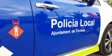 Denuncien 19 jóvens per fer una botellada a Bítem de matinada