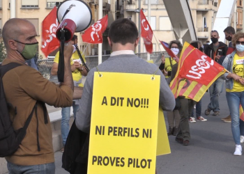 [#VÍDEO] Així va ser la concentració al pont de Tortosa per l’ensenyament públic