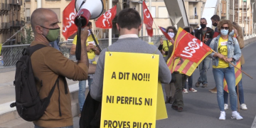 [#VÍDEO] Així va ser la concentració al pont de Tortosa per l’ensenyament públic
