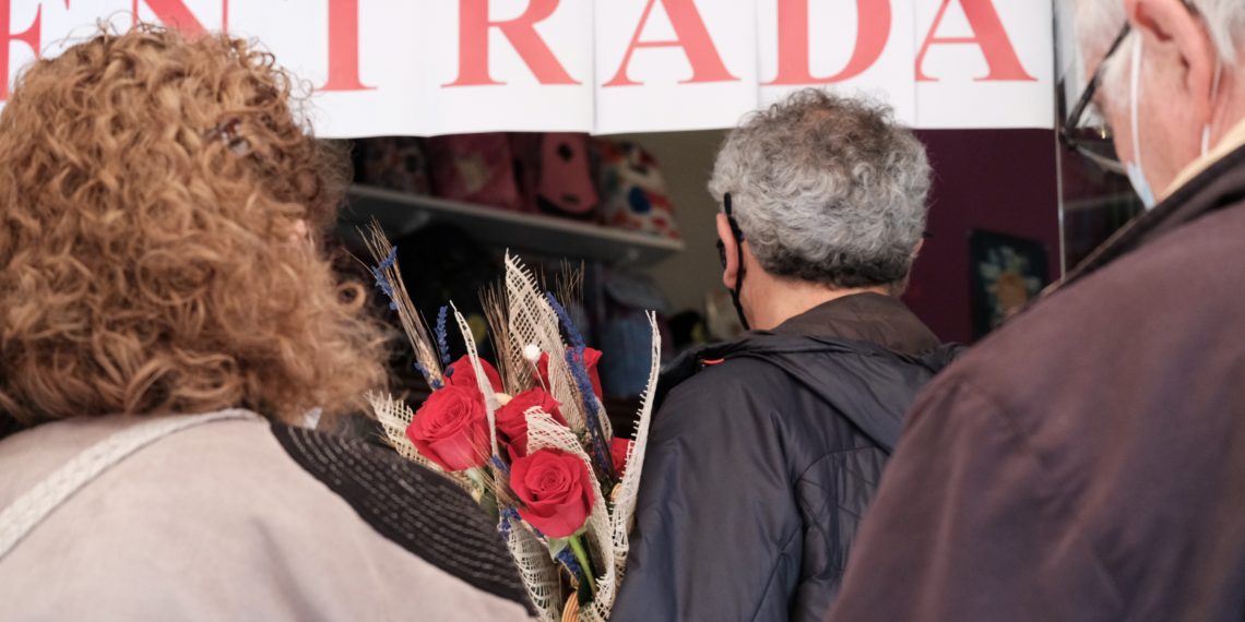 [#Fotogaleria 📷 ] Primeres estampes de Sant Jordi als carrers de Tortosa i Amposta