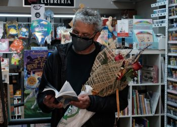 [#Fotogaleria 📷 ] Primeres estampes de Sant Jordi als carrers de Tortosa i Amposta