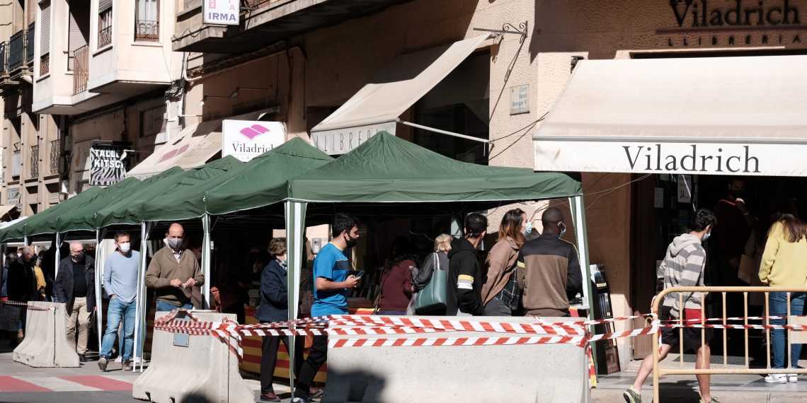 [#Fotogaleria 📷 ] Primeres estampes de Sant Jordi als carrers de Tortosa i Amposta