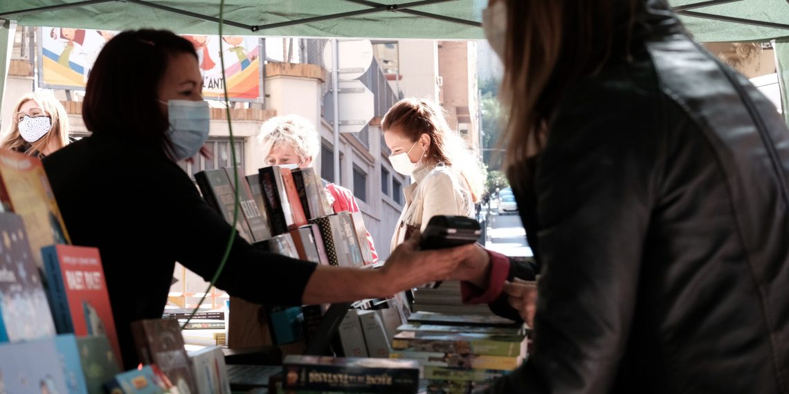 [#Fotogaleria 📷 ] Primeres estampes de Sant Jordi als carrers de Tortosa i Amposta