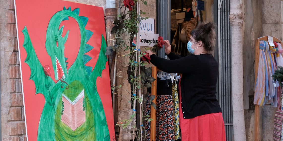 [#Fotogaleria 📷 ] Primeres estampes de Sant Jordi als carrers de Tortosa i Amposta