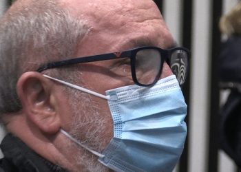 #VÍDEO L’emotiu aplaudiment per Paco Gas abans del judici per l’1-O