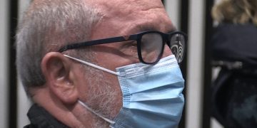 #VÍDEO L’emotiu aplaudiment per Paco Gas abans del judici per l’1-O