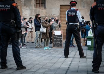 Sense toc de queda, restauració fins a les onze i trobades de sis, a partir de diumenge