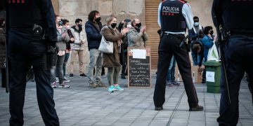 Sense toc de queda, restauració fins a les onze i trobades de sis, a partir de diumenge