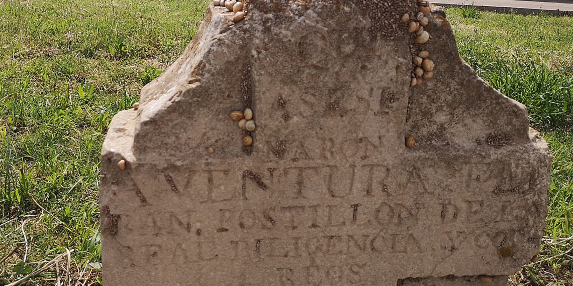 Amposta recupera una creu de l’antiga diligència de Barcelona a València del XIX