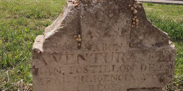 Amposta recupera una creu de l’antiga diligència de Barcelona a València del XIX