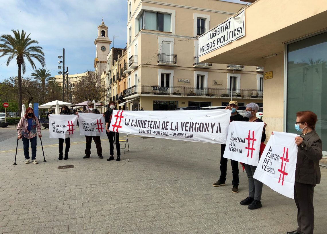 La plataforma de la carretera de Poblenou denuncia nous retards en els tràmits