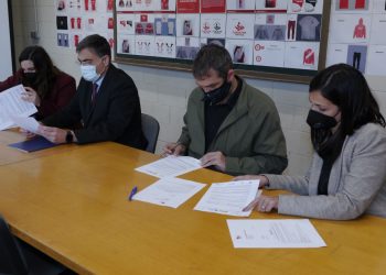 Alumnes de l’Institut de l’Ebre dissenyen el nou logo pels 75 anys del Club de Rem