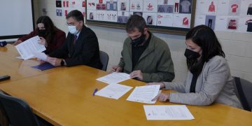 Alumnes de l’Institut de l’Ebre dissenyen el nou logo pels 75 anys del Club de Rem