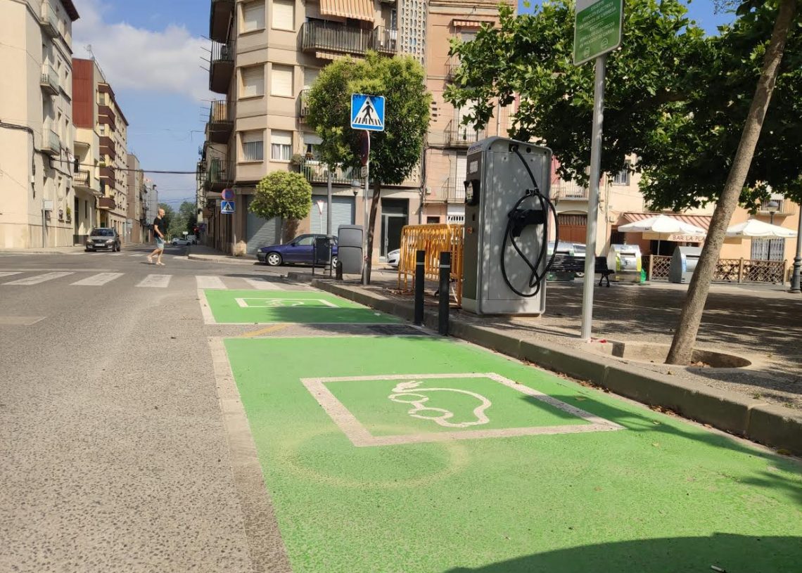 Tortosa instal·la a Remolins el primer punt de recàrrega de vehicles elèctrics del nucli antic