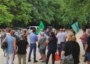 [#Vídeo] Així ha estat la protesta de Marea Blanca al costat del CAP de Roquetes
