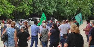 [#Vídeo] Així ha estat la protesta de Marea Blanca al costat del CAP de Roquetes