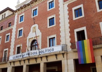Tortosa encarrega la conferència del Dia de l’Orgull al pastisser Alejandro Espuny