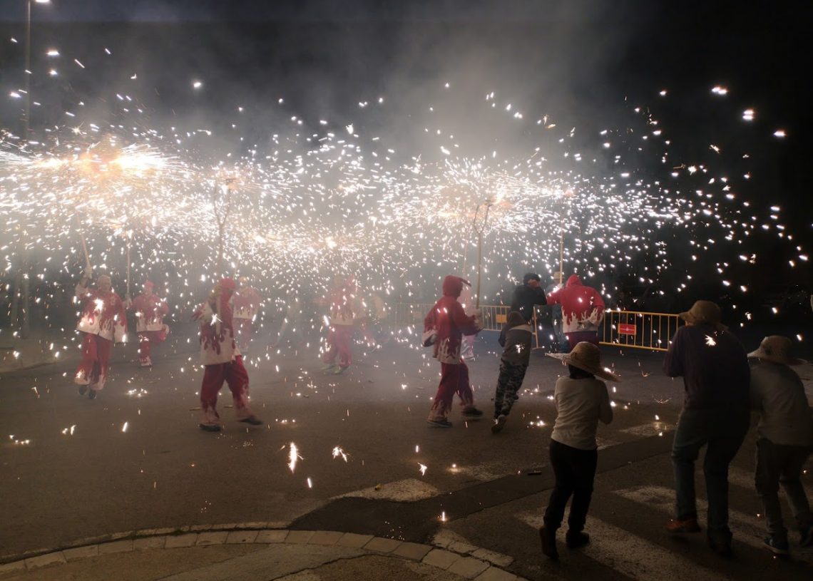 Recullen firmes a Tortosa per limitar l’ús dels petards a les festes de Sant Joan