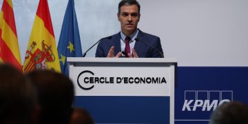 Sánchez anuncia que la mascareta deixarà de ser obligatòria a l’exterior el 26 de juny